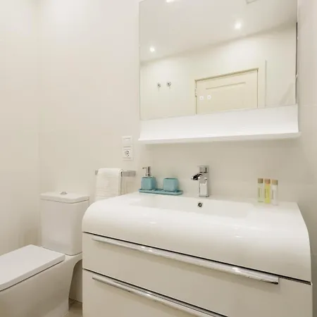 Apartment Apartment, With Large Terrace And Garden, Close To Golf And The Beach, In Guadalmina, *
