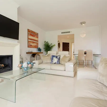 Apartment Apartment, With Large Terrace And Garden, Close To Golf And The Beach, In Guadalmina,